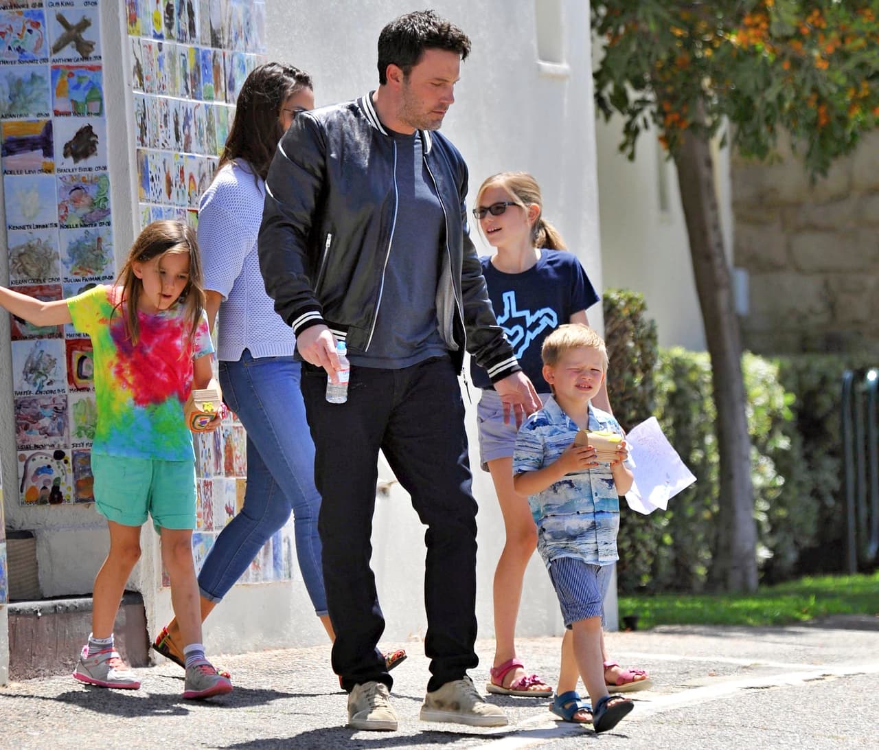 Estuvo con Violet, Seraphina y Sam.