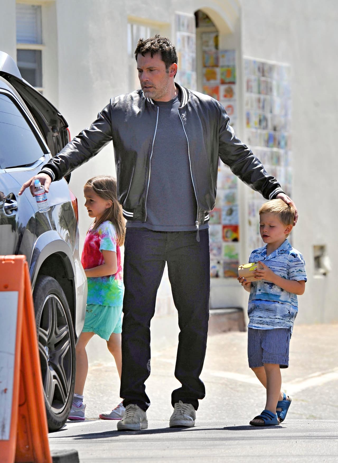 Su varoncito fue el último en entrar.