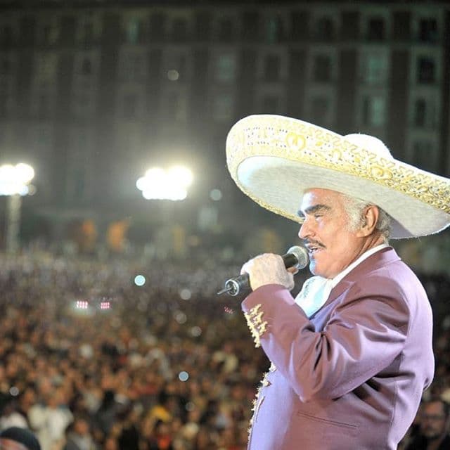 Con su inigualable voz, "El Charro de Huetitán" logró hacer suyo el tema "La Diferencia".