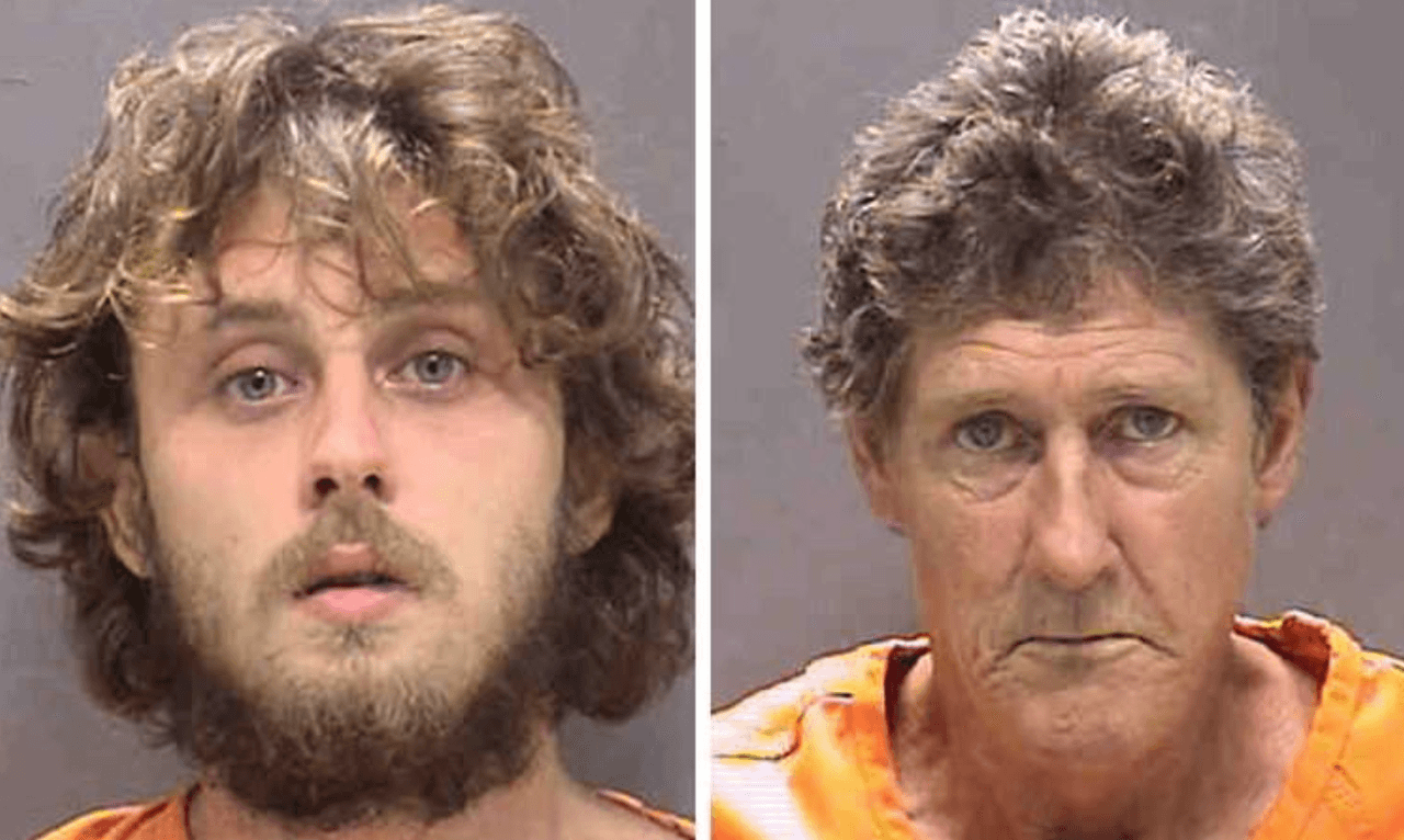 Paul A. Houle III, de 22 años, estaba en el puesto del conductor con su padre, Paul A. Houle, de 51 años, a su lado.