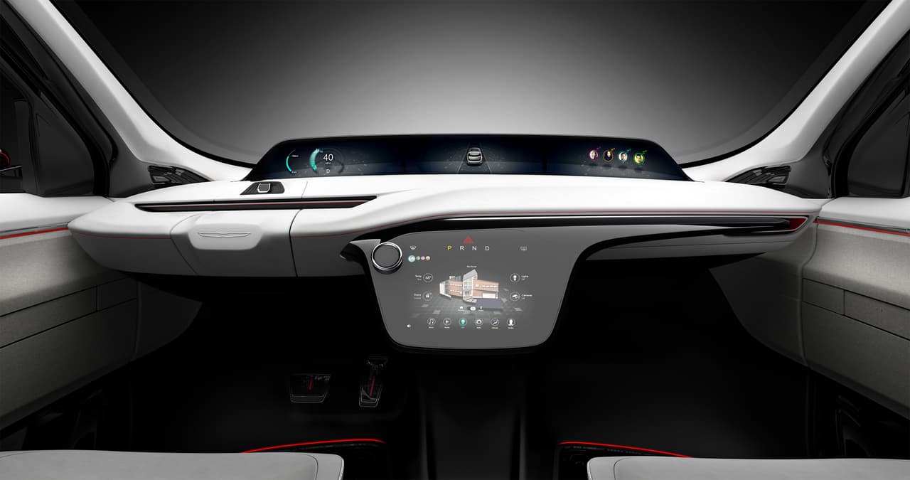 El aire tecnológico del Chrysler Portal Concept es omnipresente a través de toda su cabina pero consigue su punto máximo en el simple y elegante panel de instrumentos con interfaces interactivos. El concepto cuenta con 
<b>8 estaciones de conexión en el tablero de instrumentos y los asientos</b> para conectar, cargar y asegurar teléfonos móviles y tabletas.
<br>