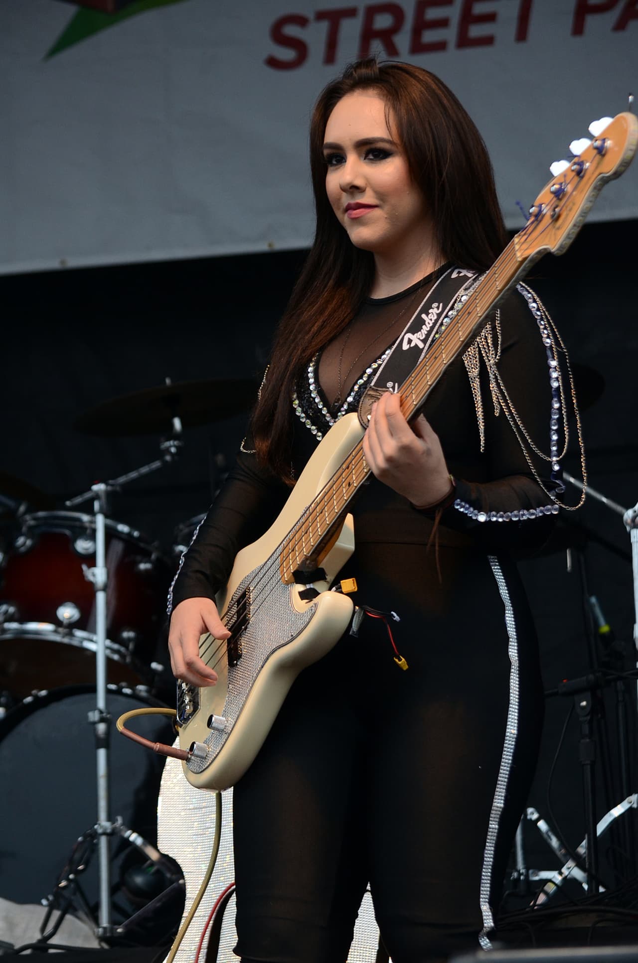 Con su talento y belleza prendieron la fiesta callejera del Latin GRAMMY