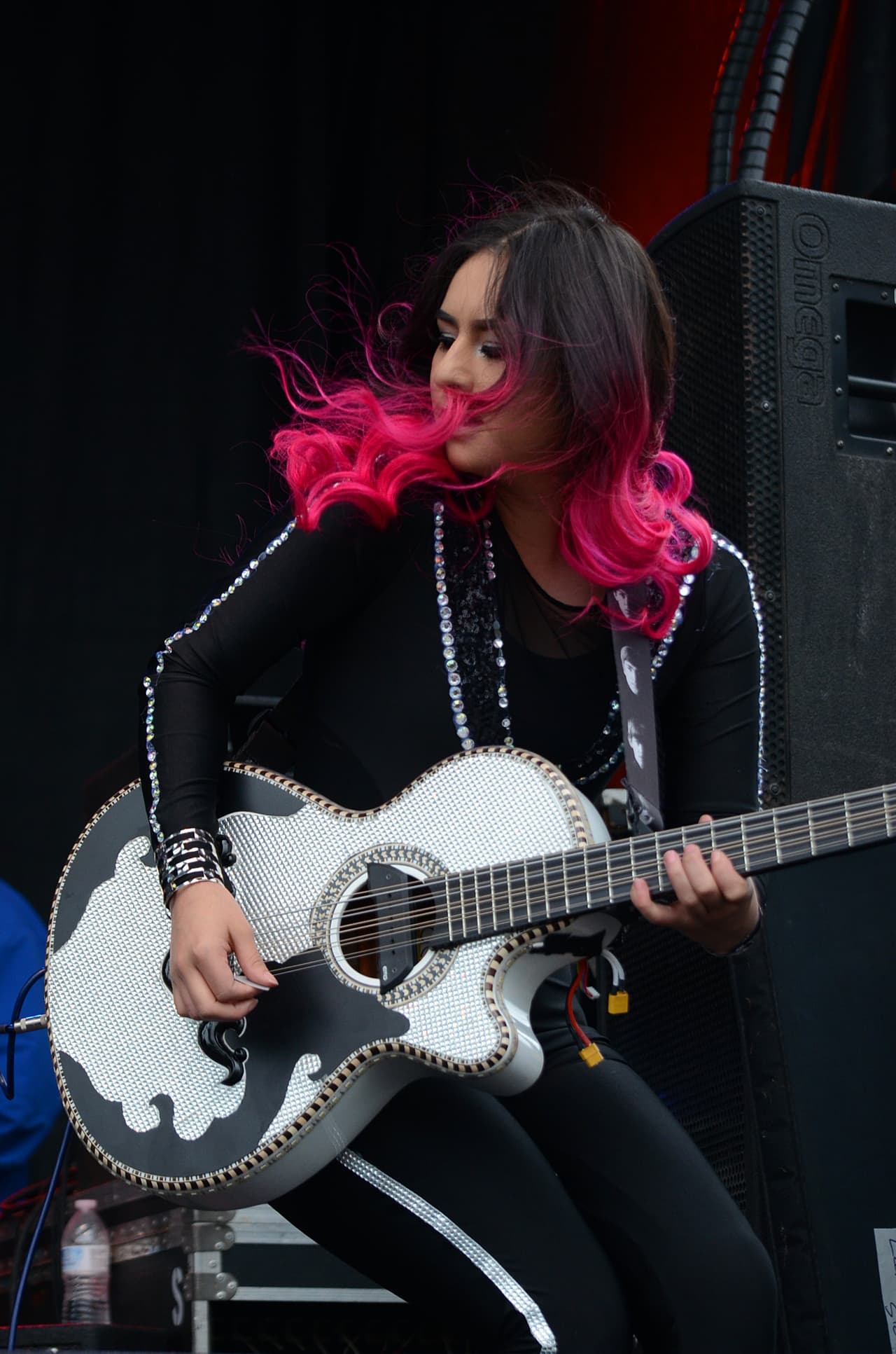 Con su talento y belleza prendieron la fiesta callejera del Latin GRAMMY