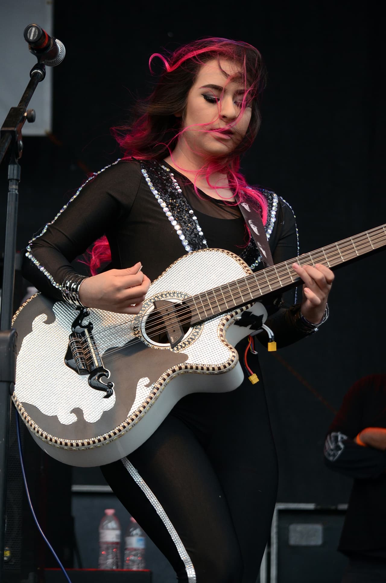 Con su talento y belleza prendieron la fiesta callejera del Latin GRAMMY