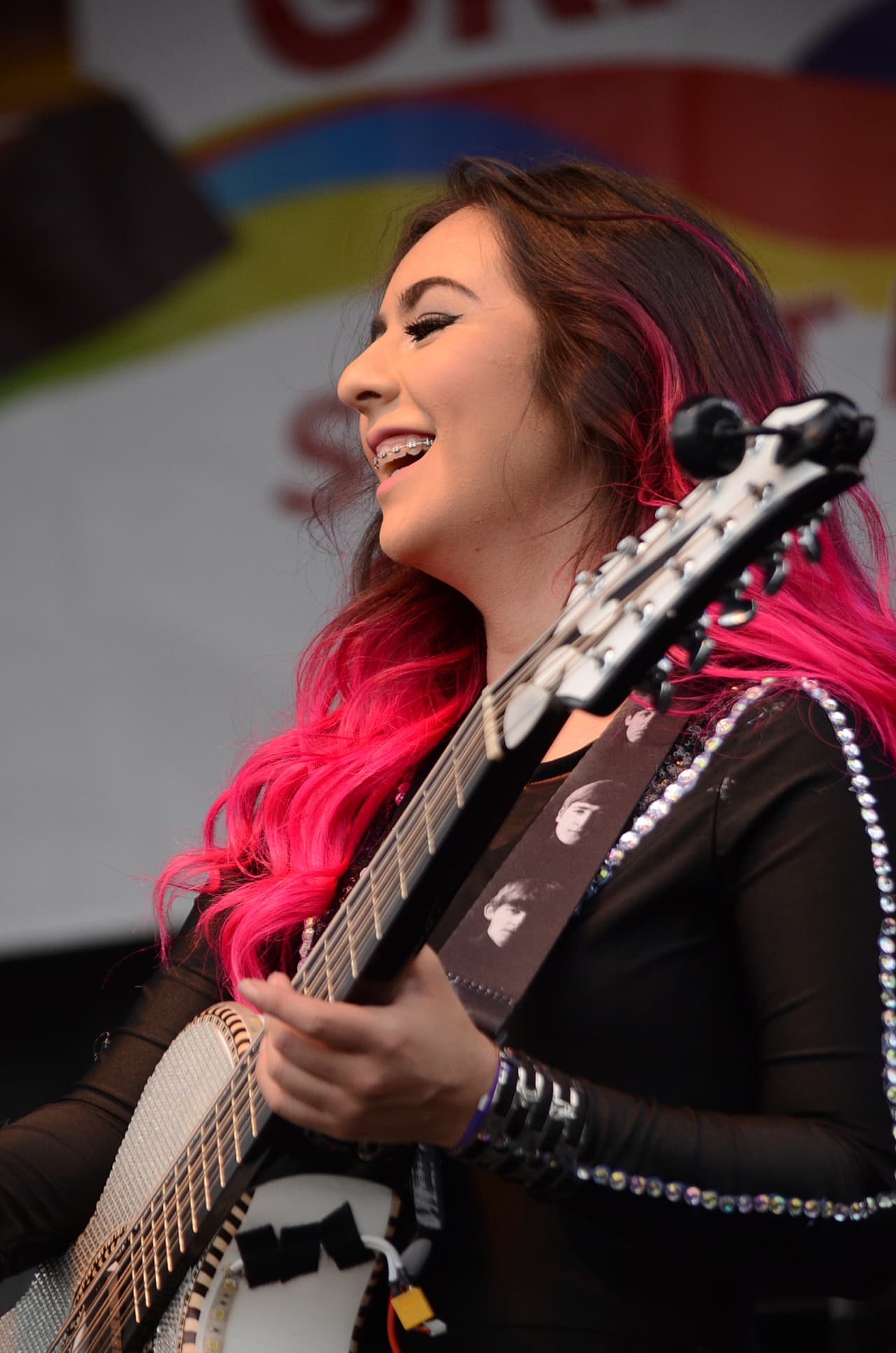 Con su talento y belleza prendieron la fiesta callejera del Latin GRAMMY