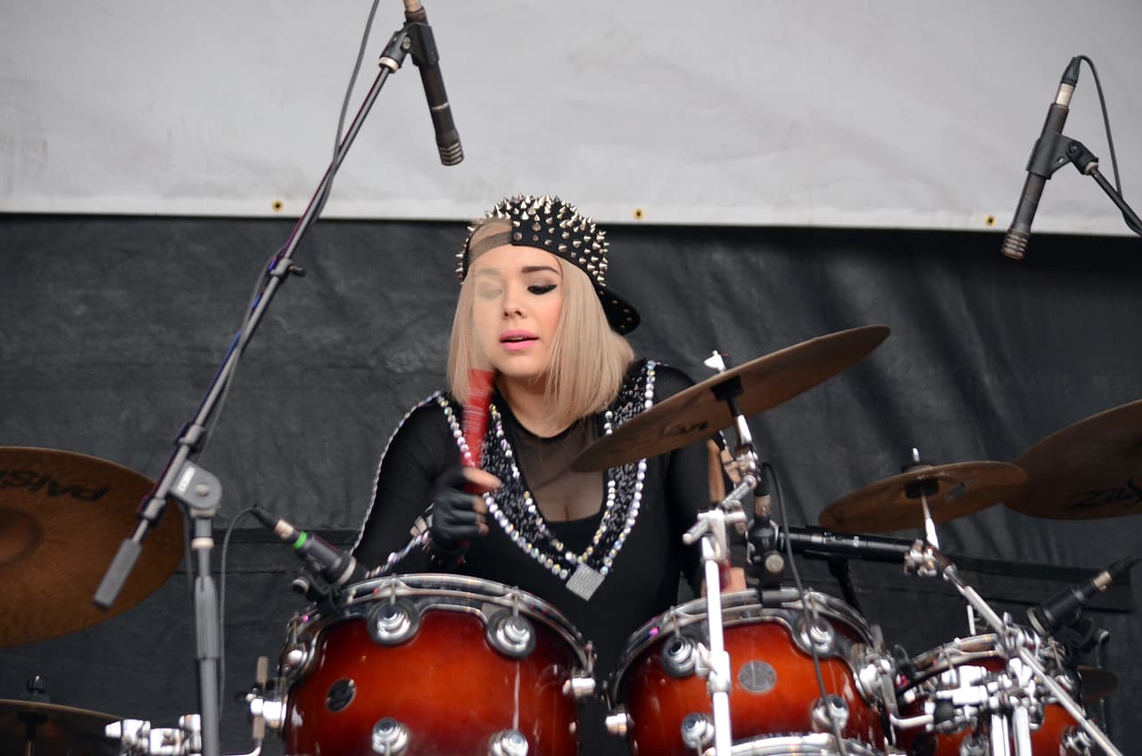 Con su talento y belleza prendieron la fiesta callejera del Latin GRAMMY