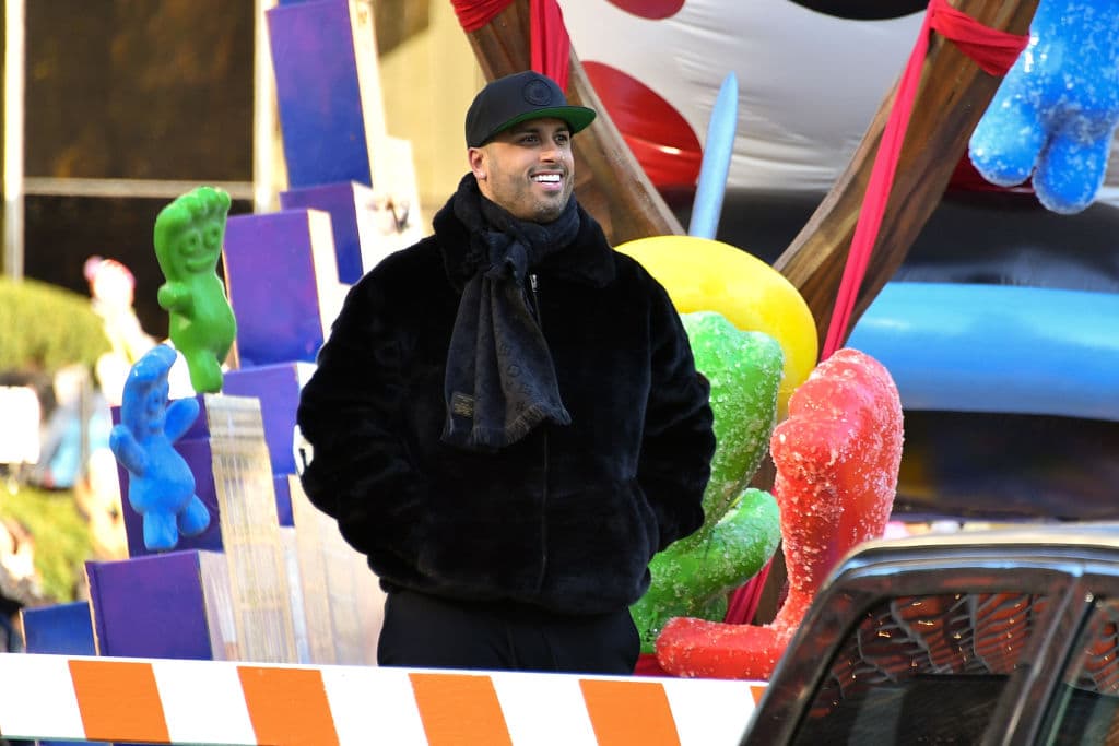 Como Nicky es bilingüe, también se encargó de hacer la voz de Butch para la película en español.
<br>