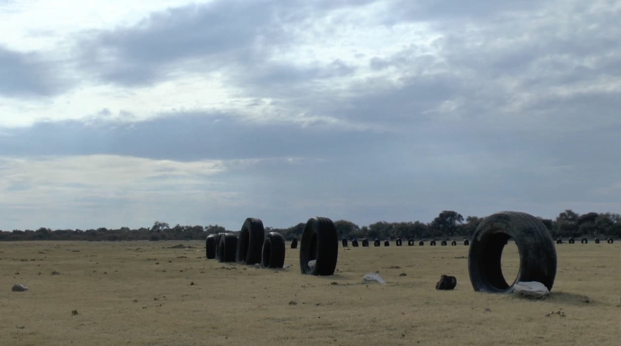 El día de los XV años, Rubí quiso desistir de bailar el tradicional vals, ante la multitud que la esperaba. Sin embargo, el cariño de la misma gente que estaba ahí para verla, le devolvió el valor.