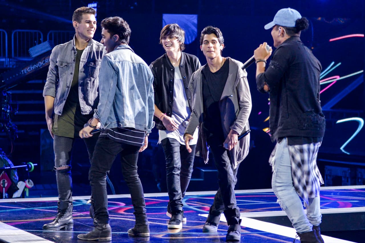 La agrupación integrada por Erick, Richard, Joel, Christopher y Zabdiel demostró que traen toda la pila para hacer vibrar al máximo el escenario con su presentación.