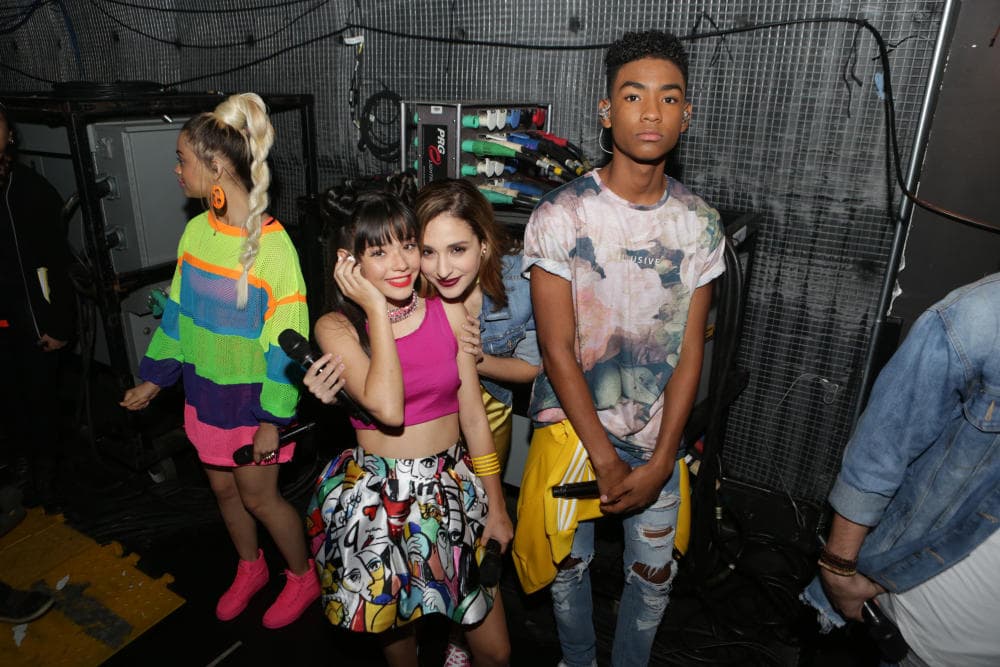 En backstage los nervios y la adrenalina se sienten.