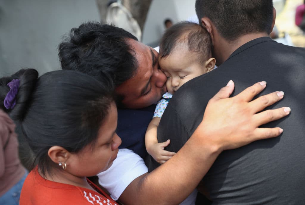 Ante deportaciones, te decimos cómo armar un plan en caso de tener que dejar a tus hijos en EEUU