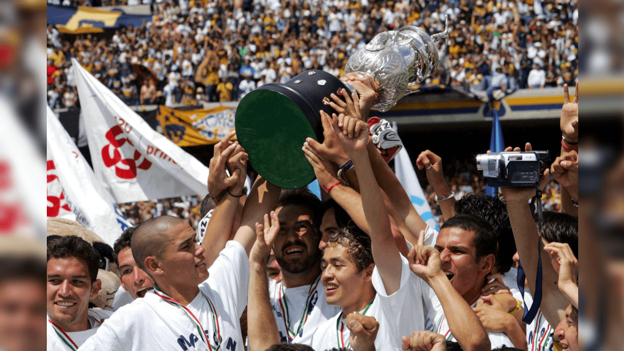 <b>Fin a 13 años de sequía</b>
<br>Con ese campeonato, Pumas no solo ganó su primer título en la era de torneos cortos, sino que dejó atrás una mala racha de 13 años sin levantar un campeonato de liga. ¡Vaya que lo sufrieron!