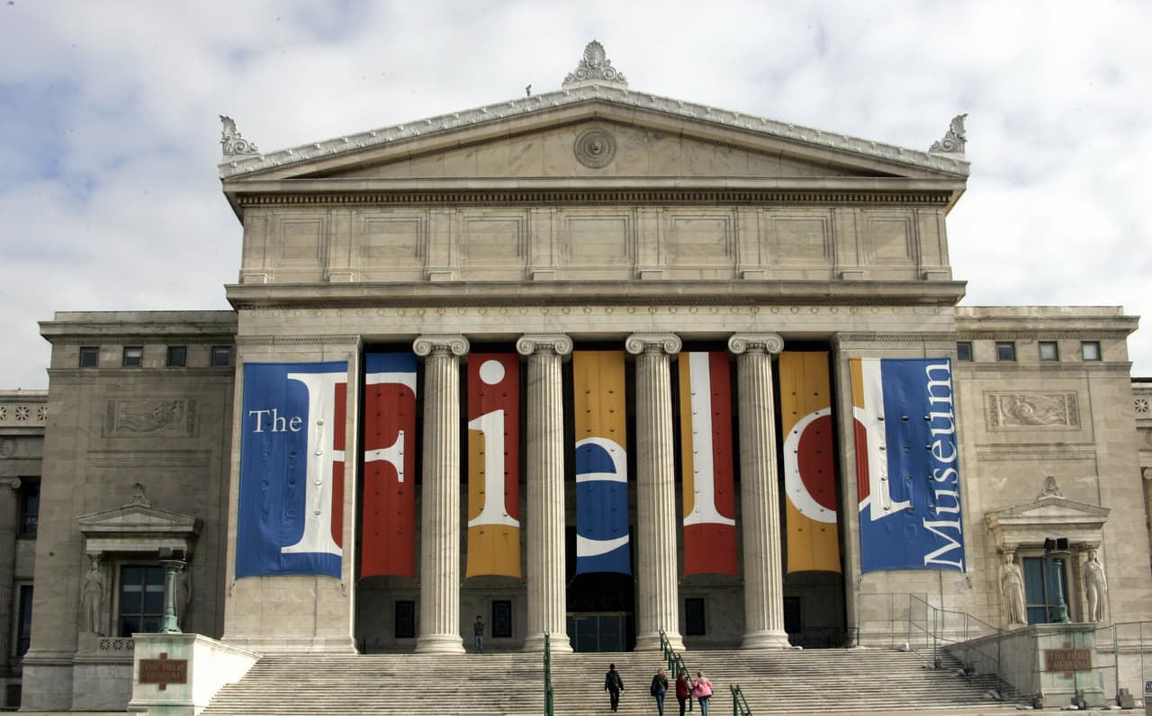 <a href="https://www.fieldmuseum.org/" target="_blank">Field Museum </a>
<br>El Museo de Historia Natural te espera sin costo todos los miércoles de enero y febrero de 2022. El acceso gratis es para residentes de Illinois que presenten una identificación. Los 
<a href="https://www.fieldmuseum.org/visit" target="_blank">accesos</a> se entregan en el lugar y no se pueden reservar.