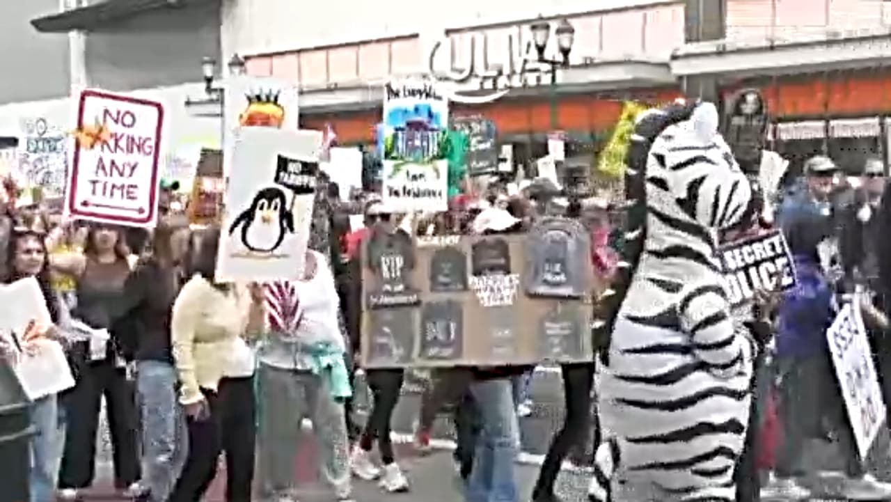 Así se vivió el No Kings Day en Filadelfia; miles de personas se manifestaron