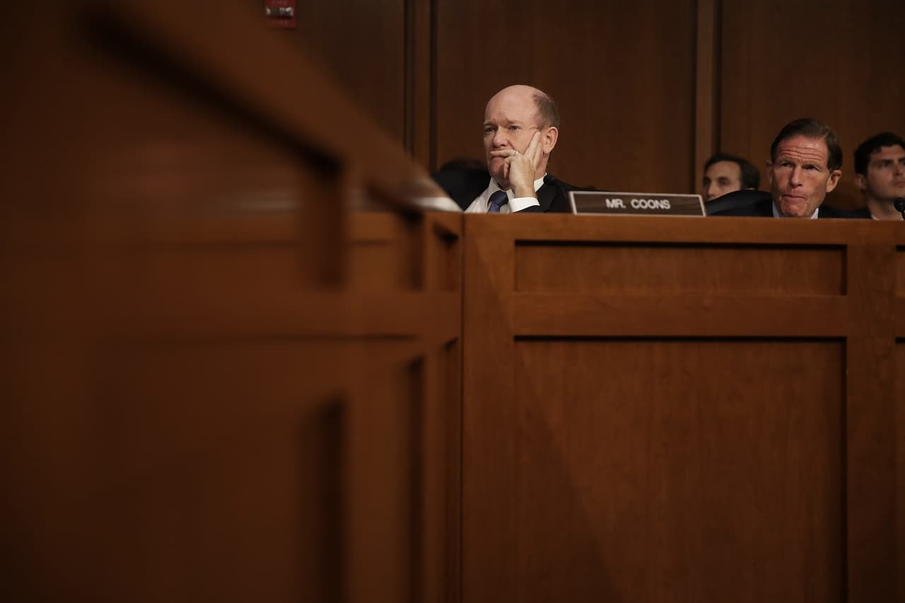 <h3 class="cms-h3-H3">La documentada paciencia de Coons:</h3>el senador demócrata por Delaware Chris Coons fue duro, aunque amable, con Kavanaugh con un interrogatorio plagado de referencias legales, seguramente basadas en su doctorado en jurisprudencia que hizo en Yale.