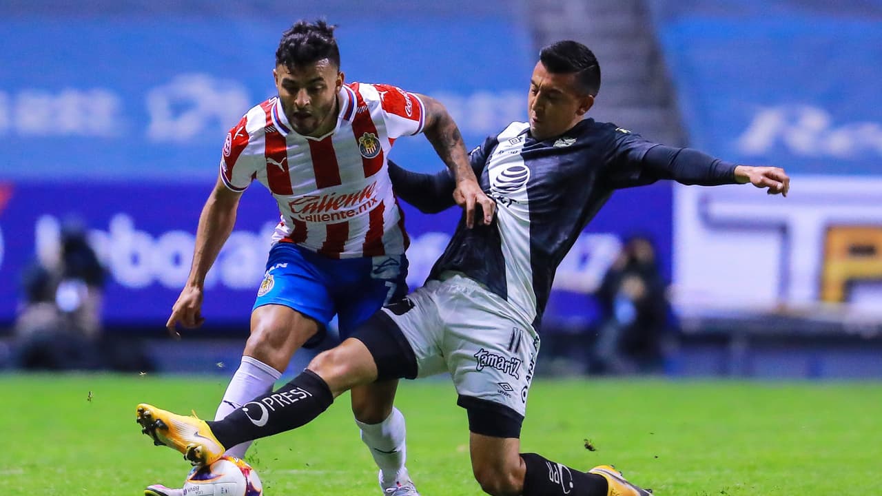 Macías no será titular ante Toluca; Vega toma ventaja sobre Oribe