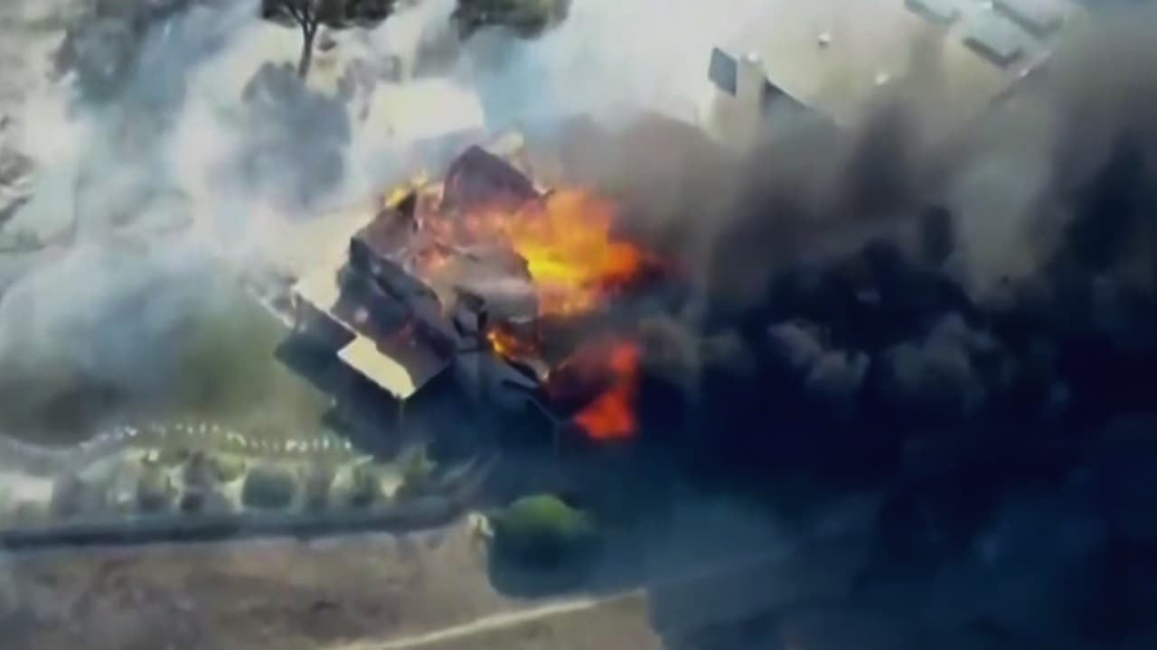 Incendios en el sur de California: llamas avivadas por vientos de Santa Ana arrasan con miles de acres y propiedades