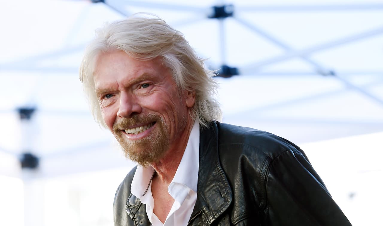 <b>Puesto 6. Richard Branson. </b>El empresario británico abandonó la escuela a los 16 años y luego ayudó a formar la disquera Virgin Records. Este negocio apuntaló el imperio Virgin Group, que ahora incluye varias empresas de viajes, hotelería y comunicaciones. Tiene un patrimonio neto estimado de 5.2 mil millones de dólares.
<br>