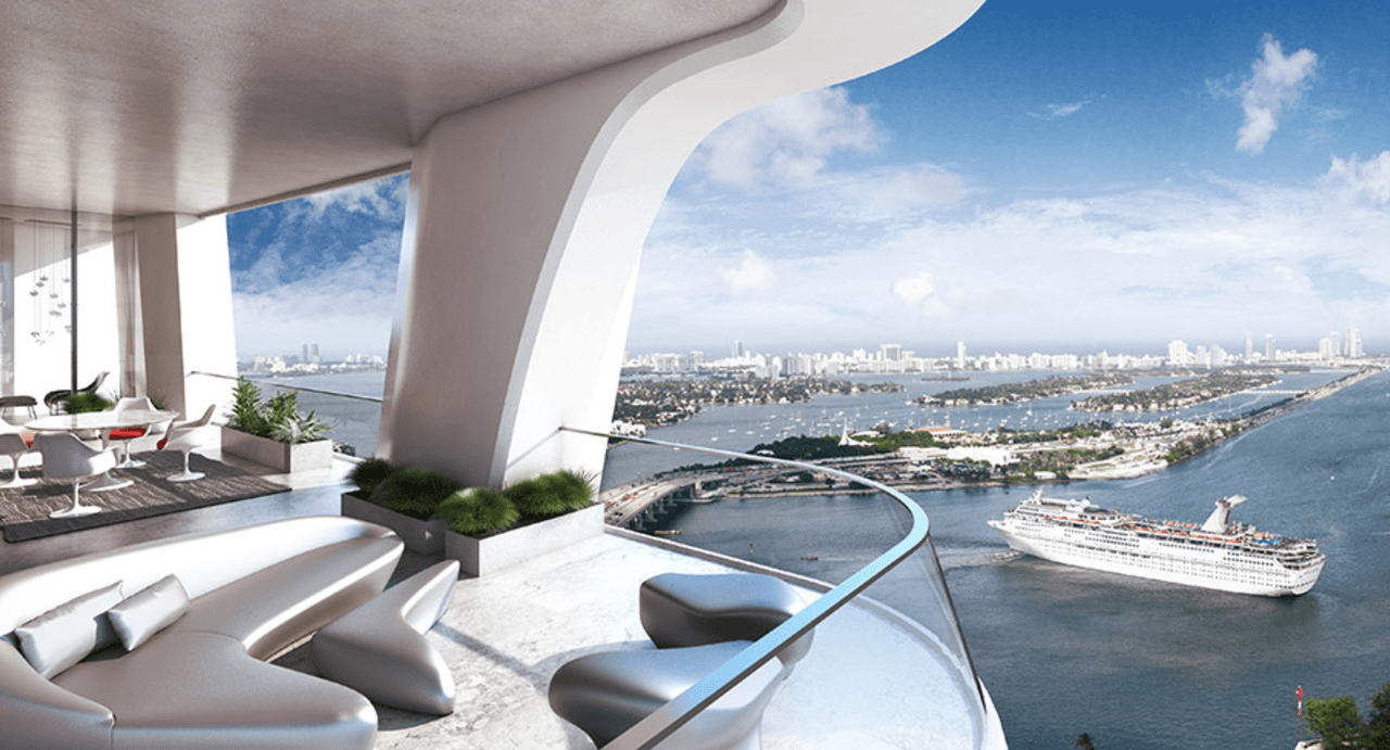 El interior de la vivienda, con
<b> </b>cinco dormitorios, siete cuartos de baño y fantásticas vistas
<b> </b>a la Bahía de Vizcaya.