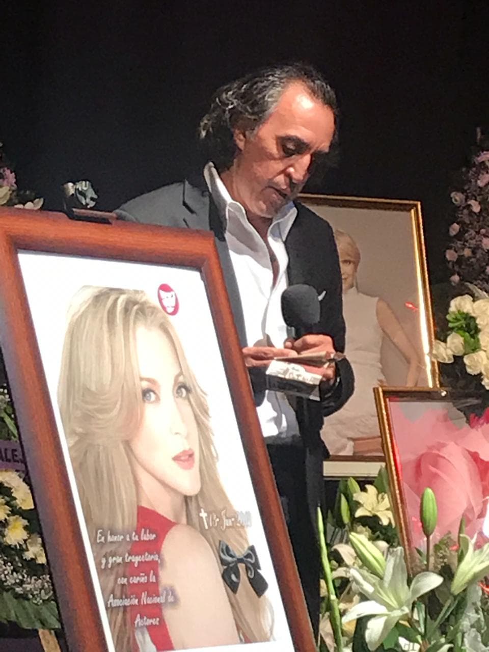 Lo mismo hizo el actor Luis Felipe Tovar, con quien cultivó una amistad de muchos años.