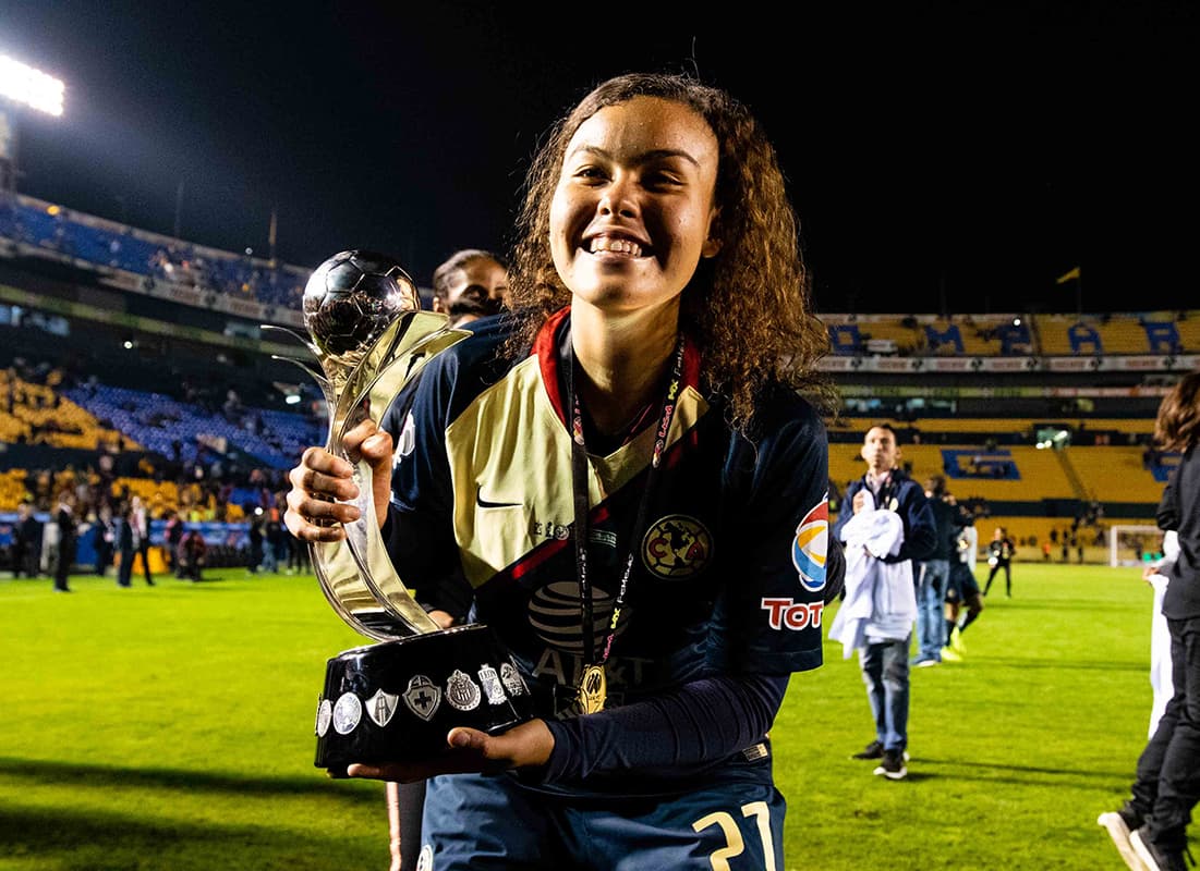 La celebración del América continuó en Monterrey al conquistar su primera Liga MX Femenil.