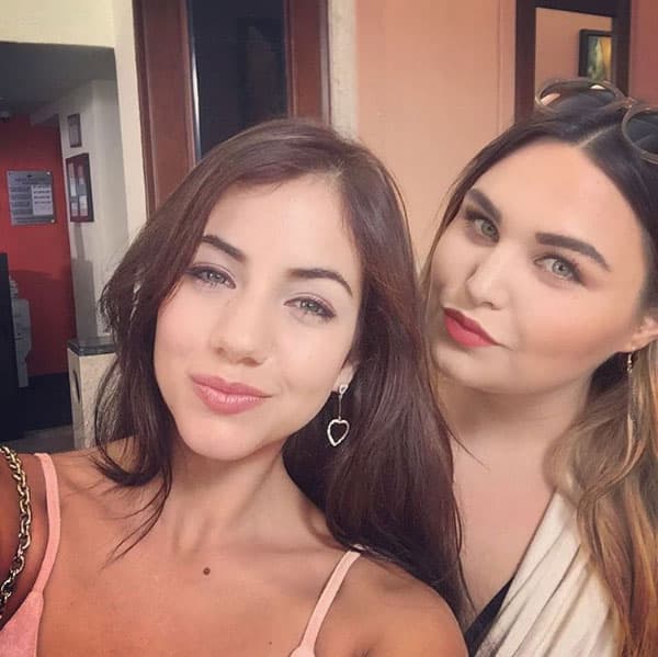 Ellas son buenas amigas, ¿quién te gusta más, Ela o Estefanía?