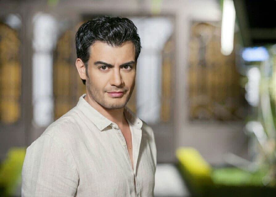 Él dará vida al hombre que luchará por el amor de la hija del protagonista, por lo que estará de frente a frente con Jesús Ochoa.