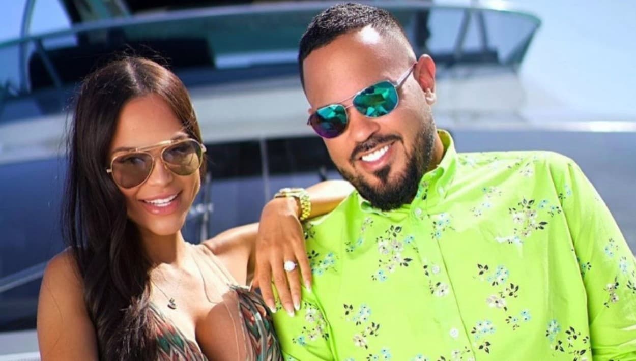 Natti Natasha y Raphy Pina anuncian la espera de un bebé en Premios Lo Nuestro 