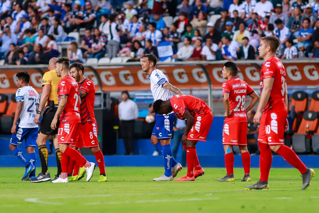 Veracruz confirma ser el peor equipo de la campaña y además de ocupar el último puesto en la tabla general sufrieron una de las peores goleadas en su historia. Diego Chávez al 40' y Kazim-Richards al 81' pusieron los goles para los visitantes.