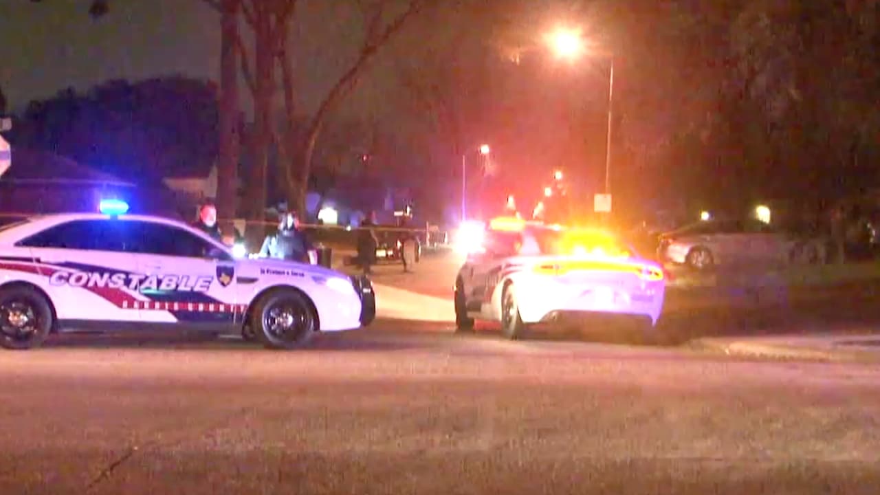 Las autoridades piden ayuda a la comunidad con información que lleve a localizar a Gaytán que es considerado armado y peligroso. Los reportes se pueden hacer llamando a l 713-274-9100 o a través de la página de internet de Crime Stoppers.