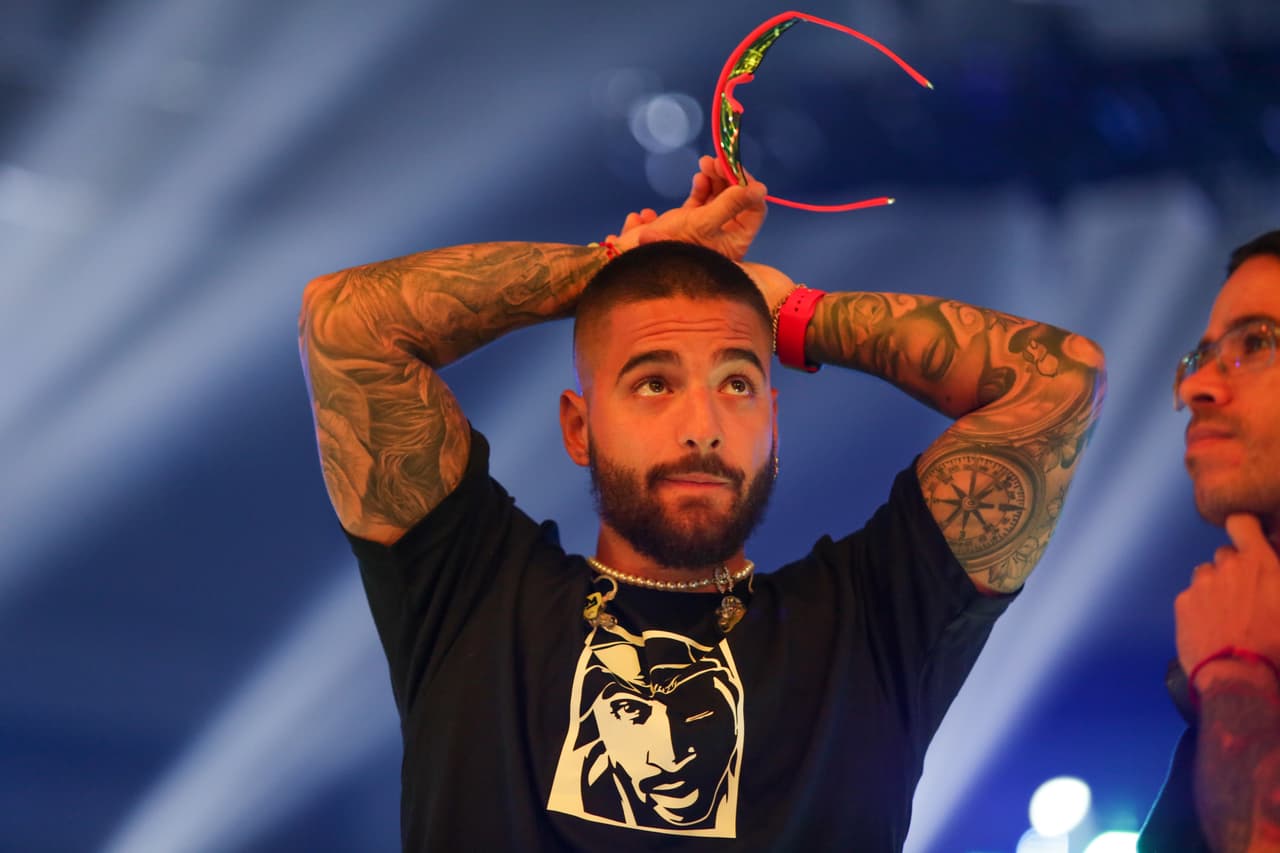 A la hora de ensayar con Reykon, Maluma se cambió de vestuario.