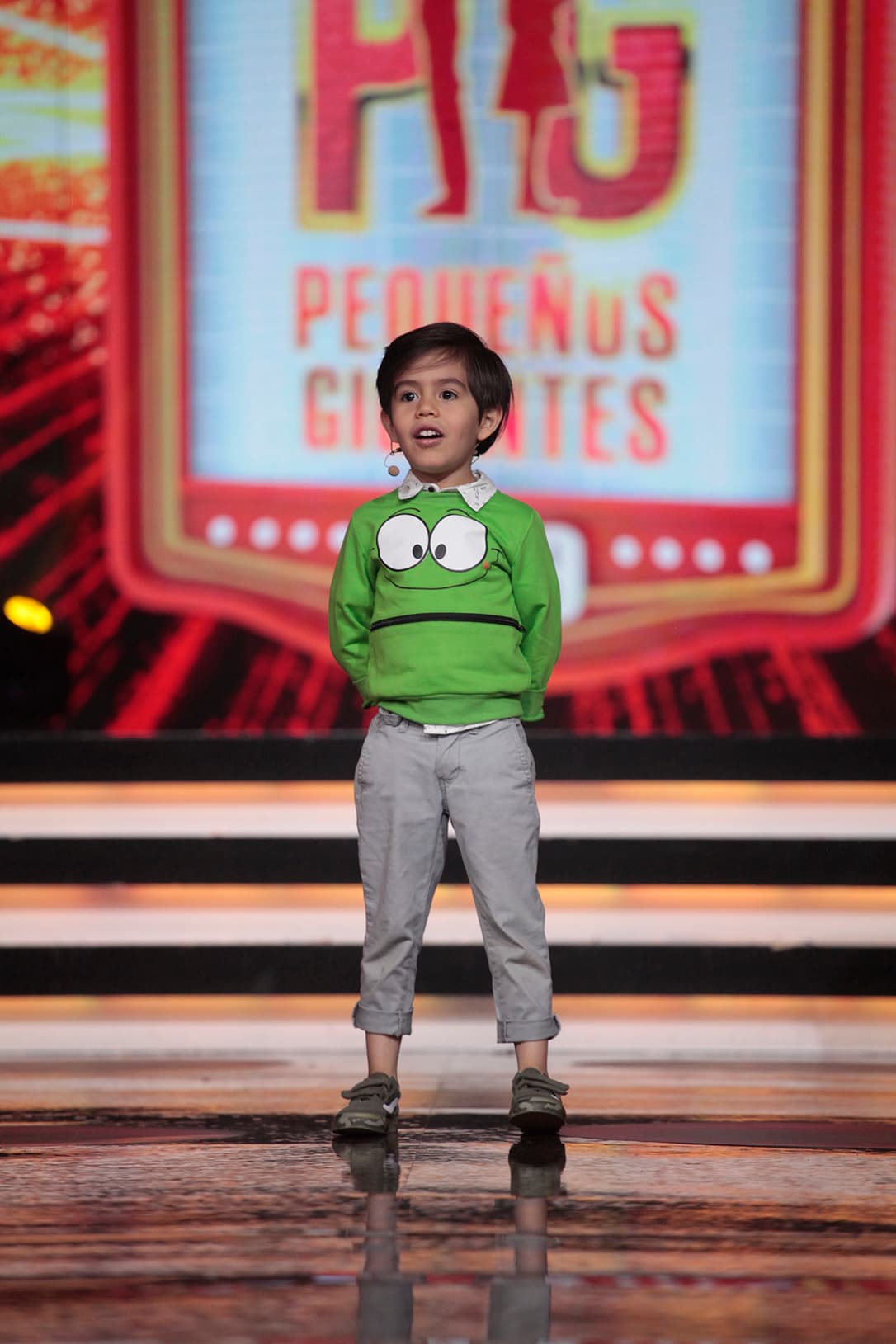 Acto seguido, Miguel Bosé le preguntó al pequeño qué le gustaría estudiar de grande. El pequeño capitán dijo: "ingeniería en robótica". Cuando el cantante le preguntó por qué, Mateo contestó: "Porque me gusta armar Legos".