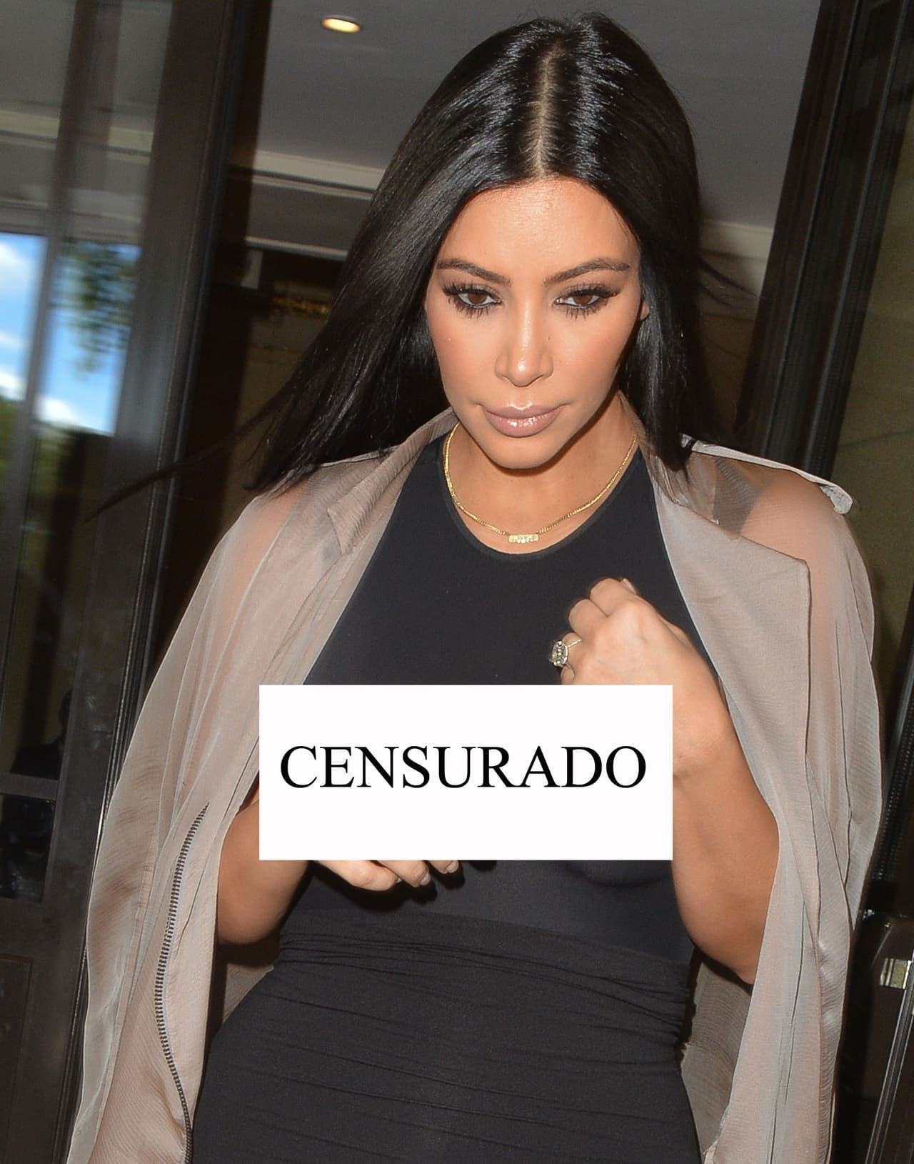 Hace unos días así apareció Kim Kardashian en Londres.