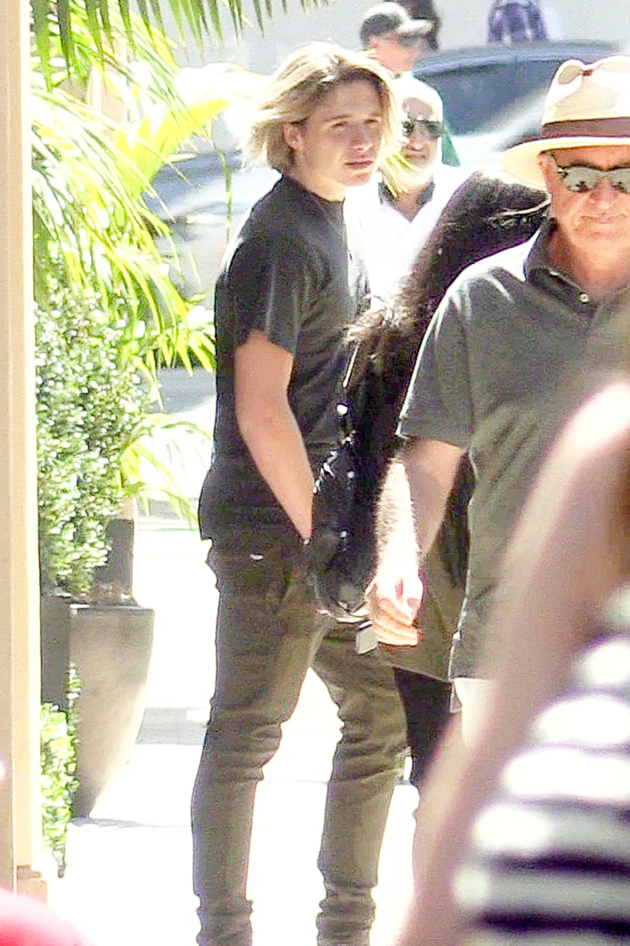 Le pidió a su "amiga" que se fueran del lugar rápidamente.