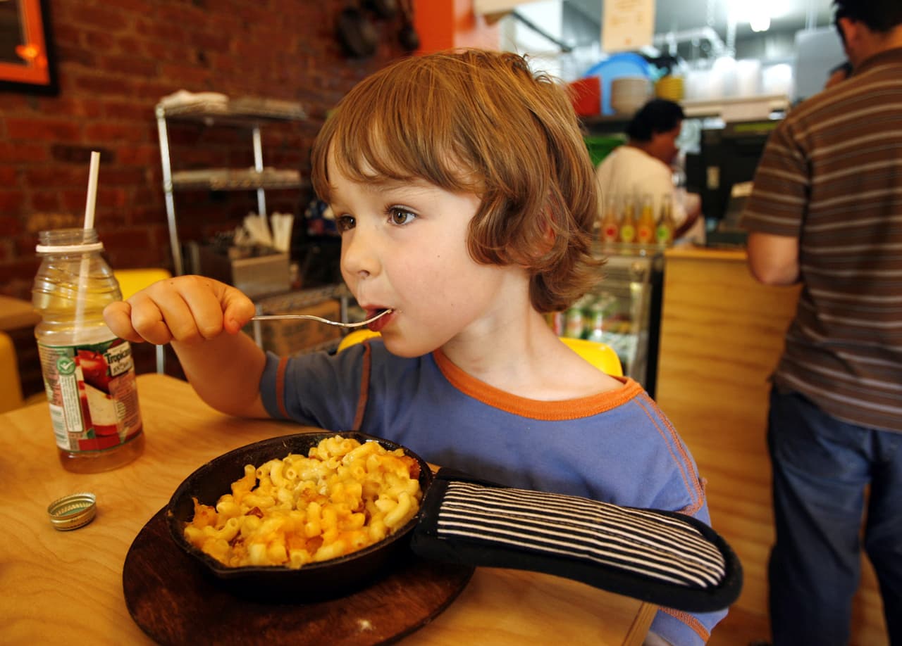 Los ‘mac and cheese’ procesados contienen químicos que pueden resultar tóxicos si se consumen en exceso