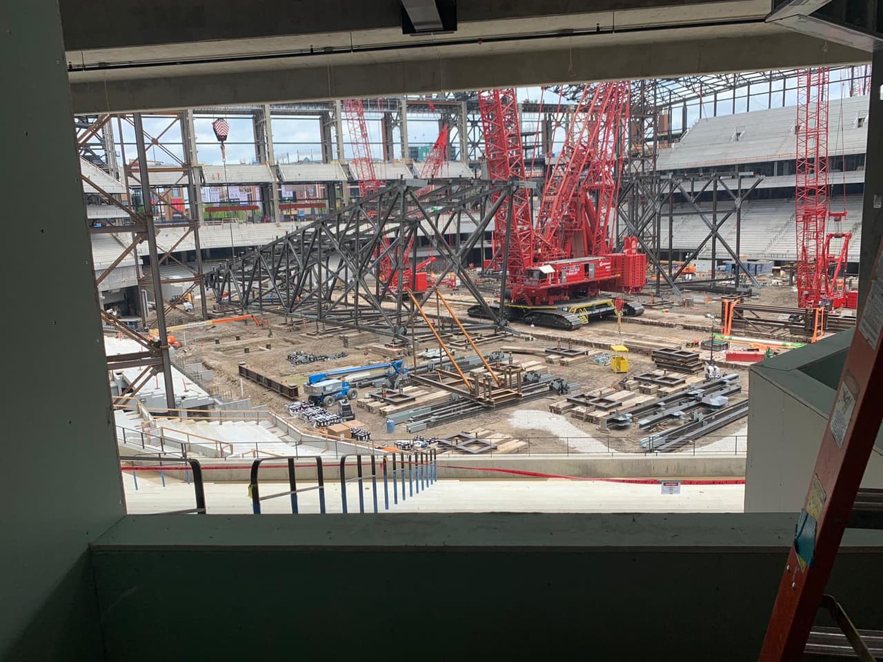 En Globe Life Field incluirá un techo retráctil para control de clima y refugio para los fanáticos durante los calurosos meses de verano.
<br>
