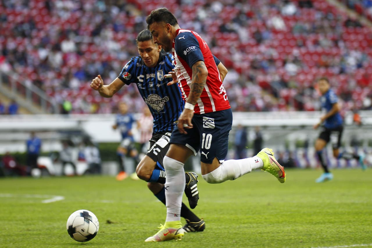 Alexis Vega evita que el Rebaño Sagrado tropiece fuertemente en casa y empetan 1-1 con Querétaro.