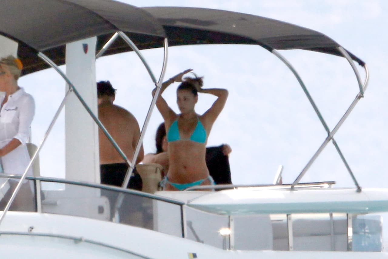 A tostarse bajo el sol.