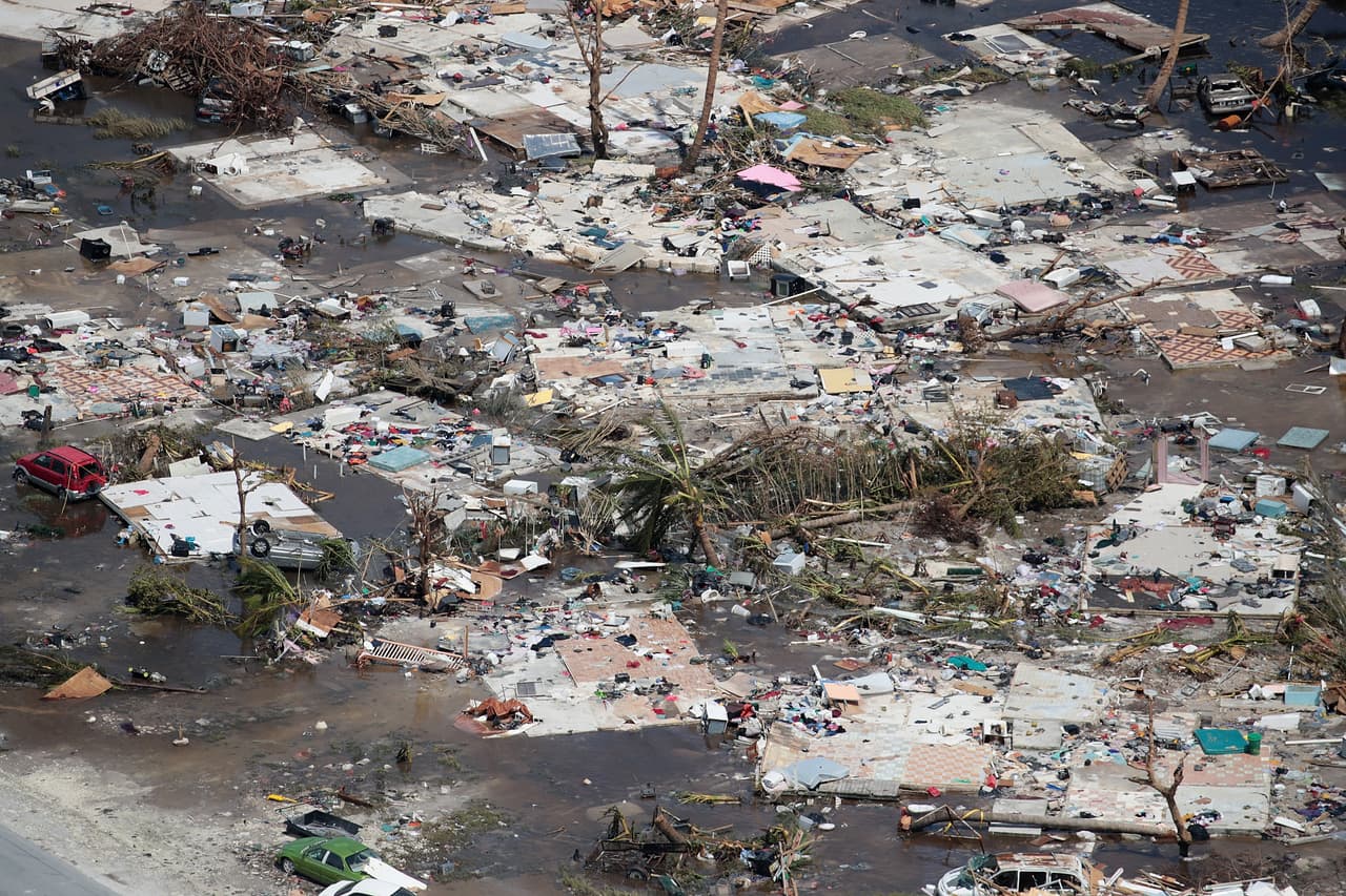 Dorian mató al menos a 20 personas en Las Bahamas, según los conteos oficiales. Las autoridades esperan que ese número aumente, dijo Minnis en una conferencia de prensa. Las Naciones Unidas dijeron que 70,000 personas en Las Bahamas necesitaban ayuda humanitaria inmediata después de la tormenta más dañina que haya azotado la isla en mucho tiempo.