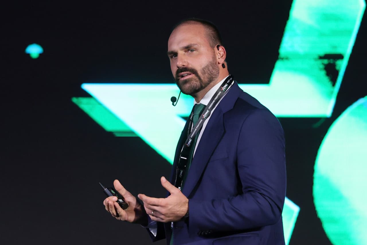 El Tribunal Supremo condena al hijo de Jair Bolsonaro, Eduardo Bolsonaro, por coacción a la justicia