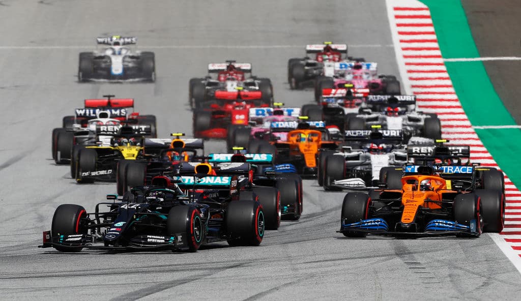 Así quedaron los primeros diez: Hamilton, Bottas, Verstappen, Albon, Norris, Pérez, Stroll, Ricciardo, Sainz y Kvyat. La siguiente fecha se correrá el Gran Premio de Hungría.