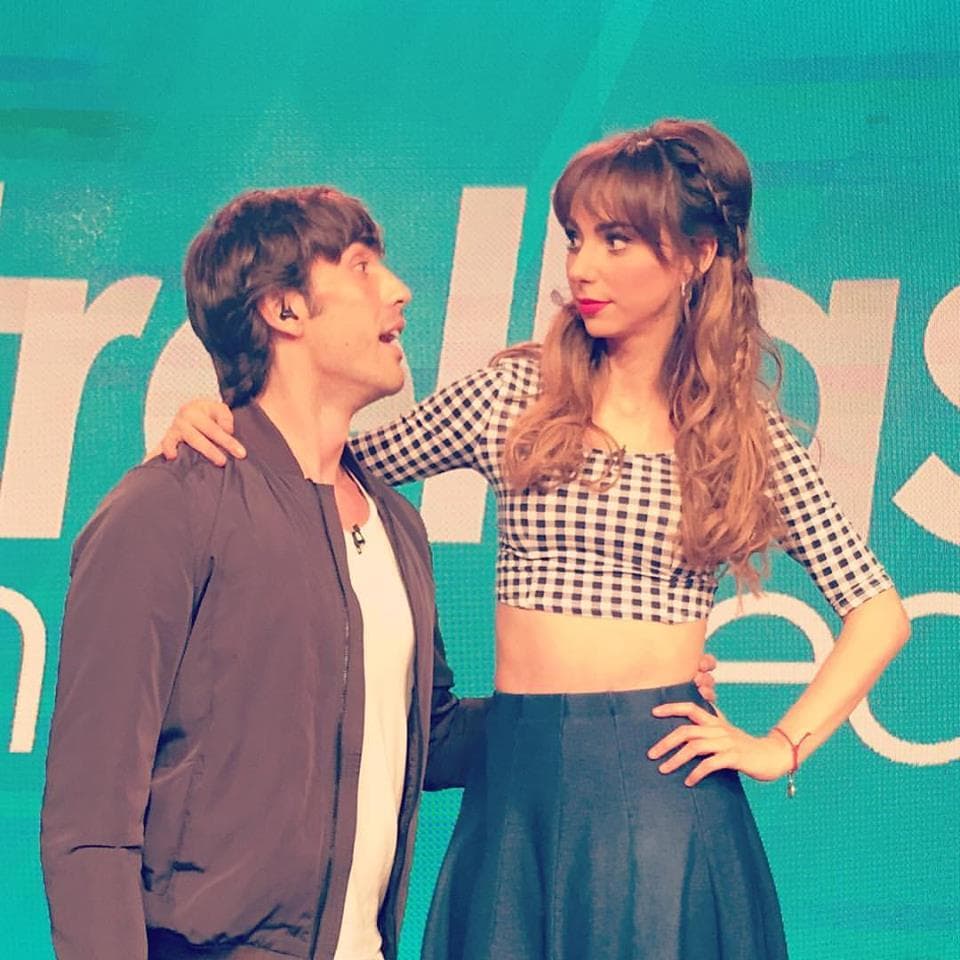 Pedro y Nat siempre pendientes de lo que sucede en Redes Sociales.