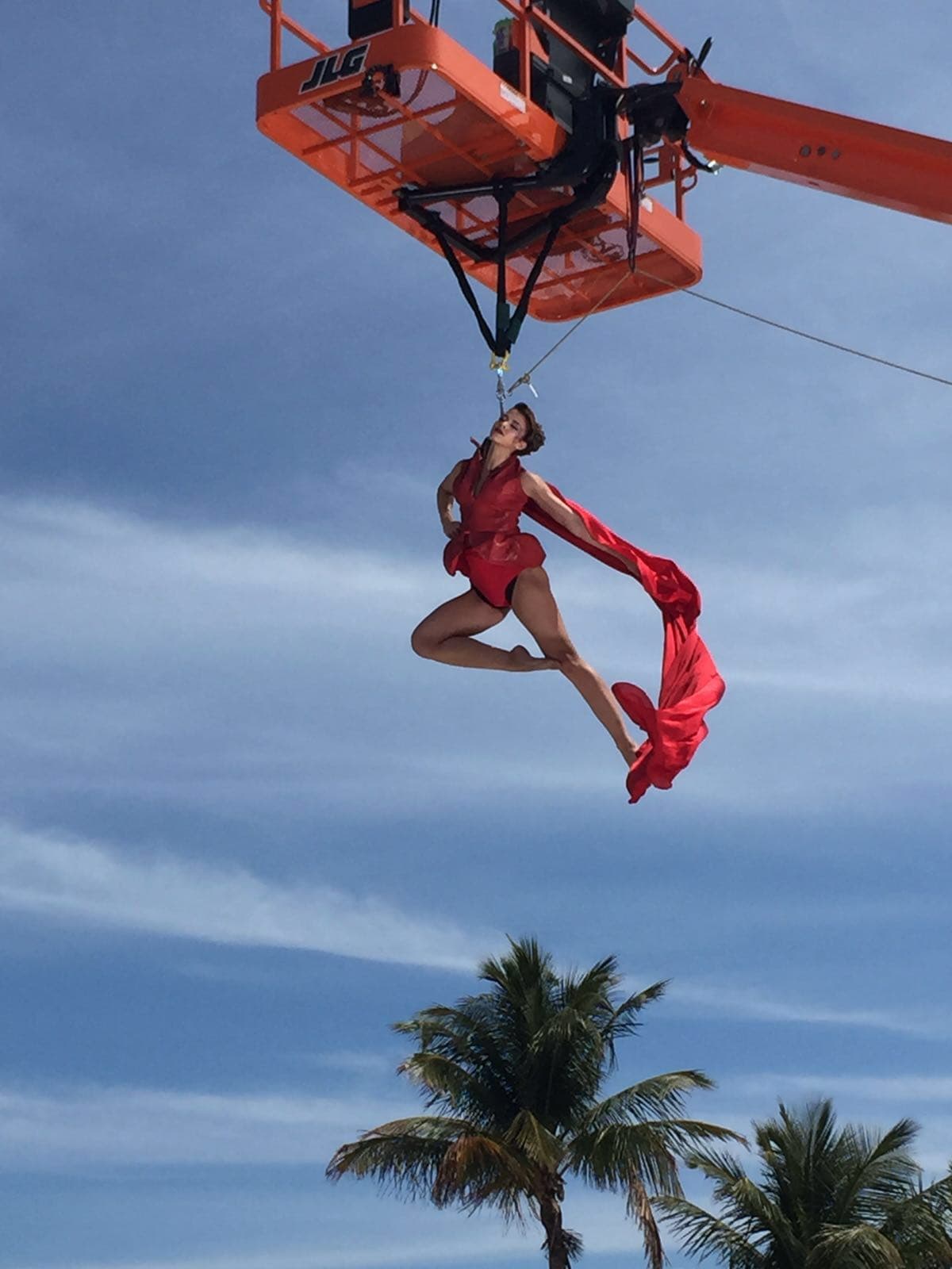 Disfruta las mejores fotos detrás de cámara del difícil reto que enfrentaron las bellas a 20 pies de altura.