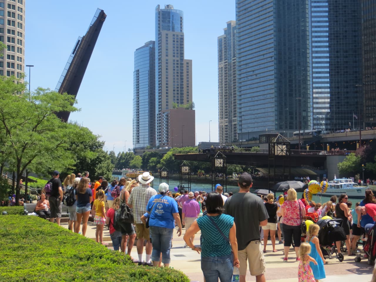 Desde muy temprano cientos de personas se concentraron en las inmediaciones de la Michigan Avenue a la altura del Columbus Drive para ver esta singular carrera.