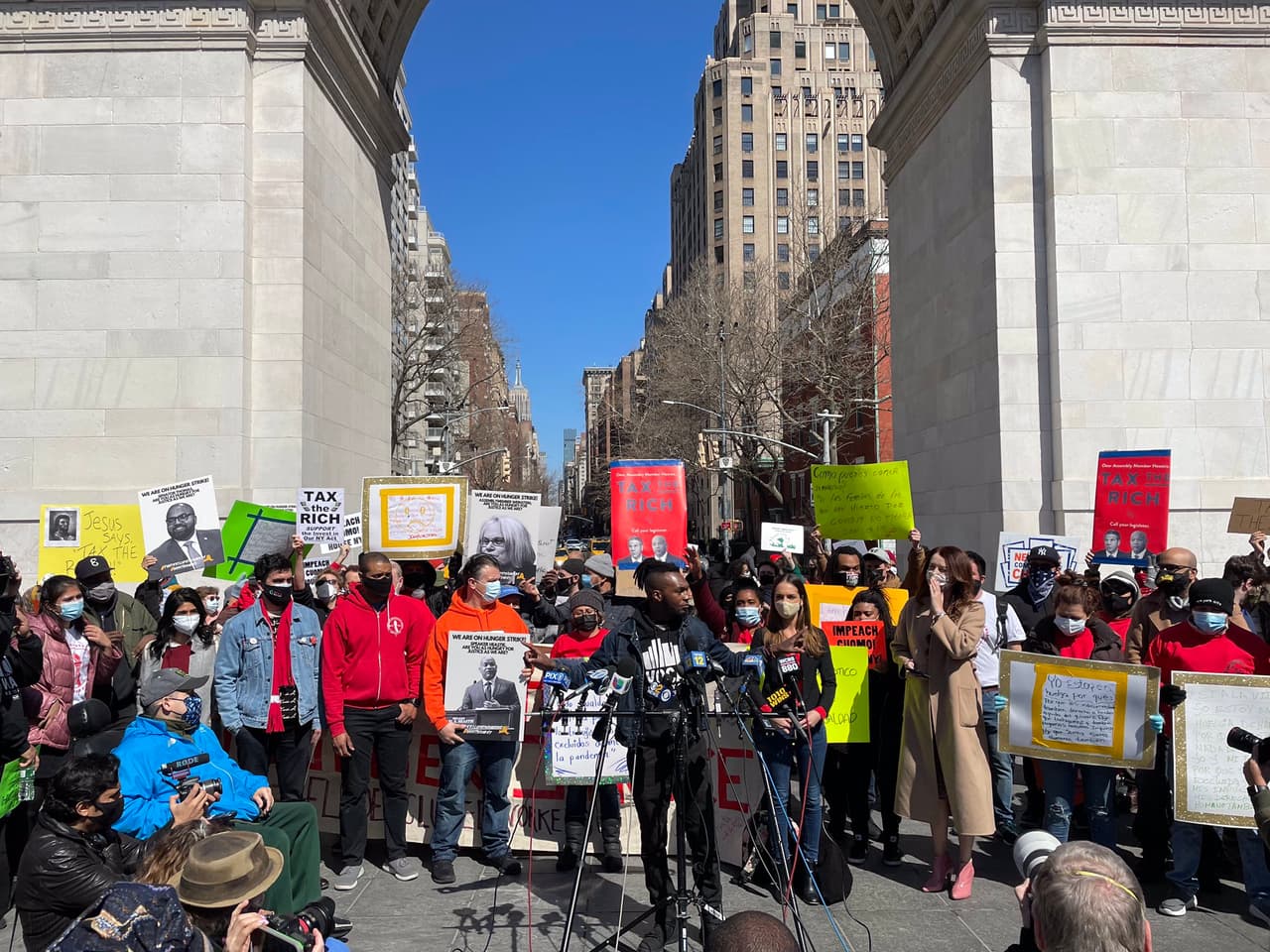 Sobre el proceso de juicio político, para el que ya se ha abierto una investigación, Boylan señaló: "El presidente Heastie ejerce su poder para proteger al gobernador y mantener un sistema que nos desprecia y abusa de nosotros".