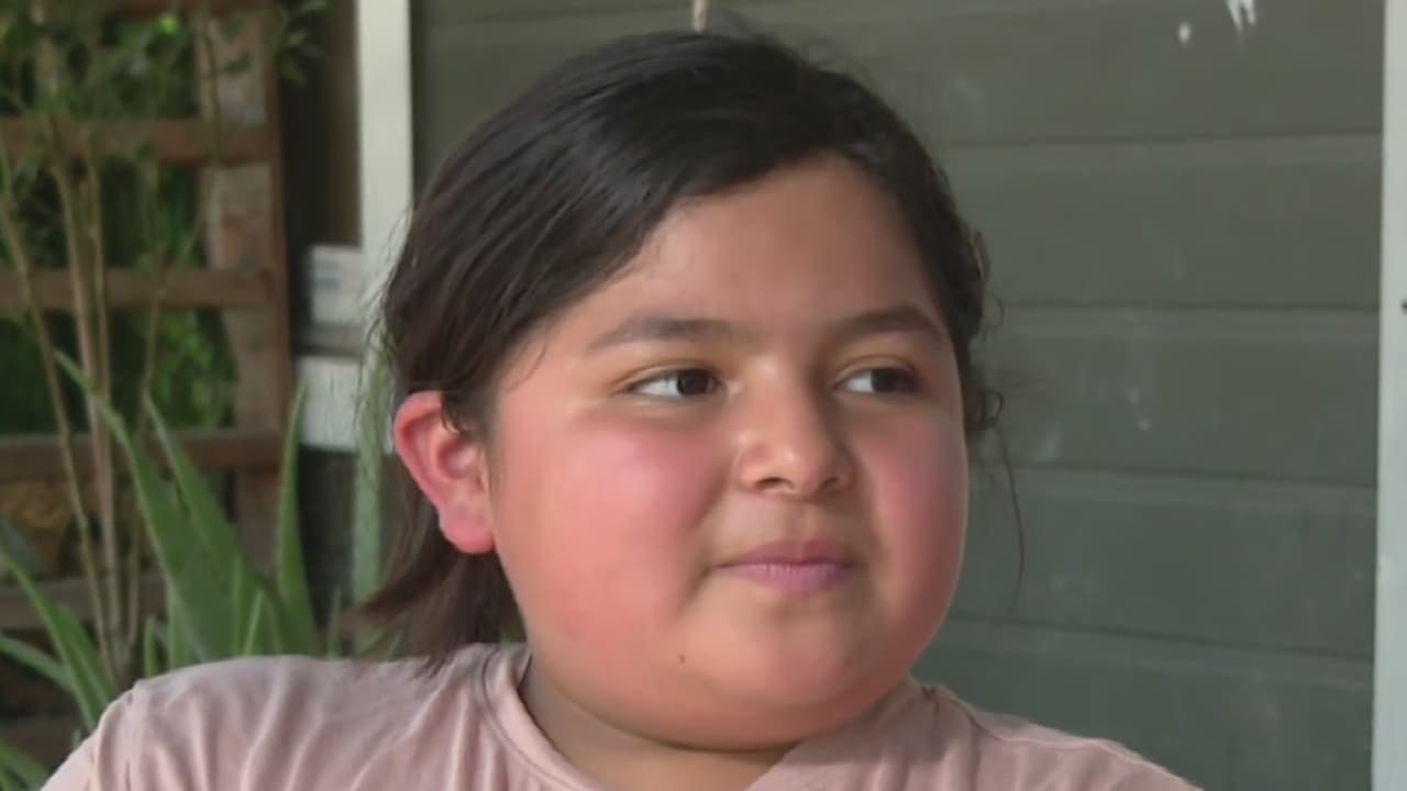 Niña de 11 años cumple su sueño de cantar con Karol G tras un año de ahorros