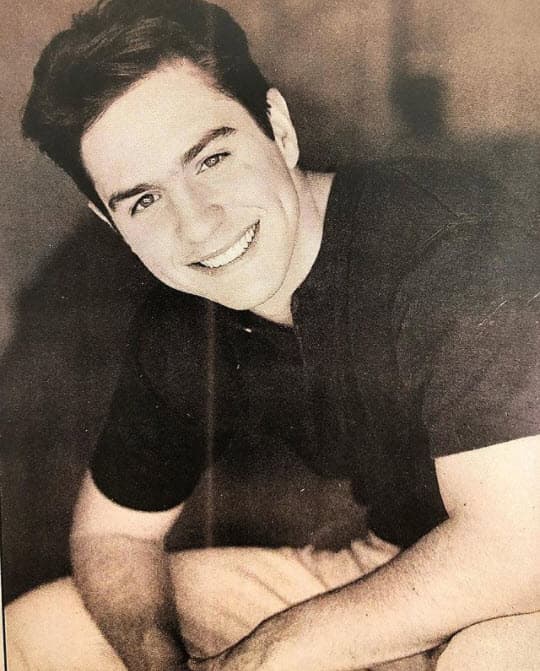 Su mamá volvió a casarse, esta vez con Thomas Ochmann. El protagonista de 'Victoria' recibió el apellido de su segundo padre adoptivo, por decisión de su madre.