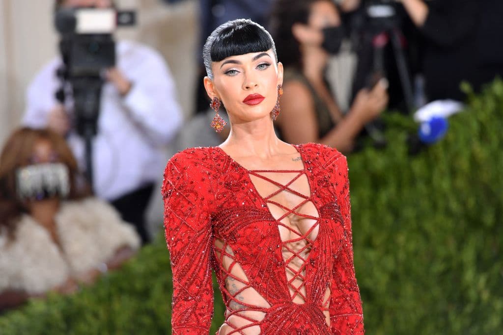 <b>Megan Fox</b>
<br>Actriz y modelo estadounidense conocida por su papel en películas como 'Transformers' (2007), 'Jennifer's Body' (2009) o 'Till Death' (2021).
<br>