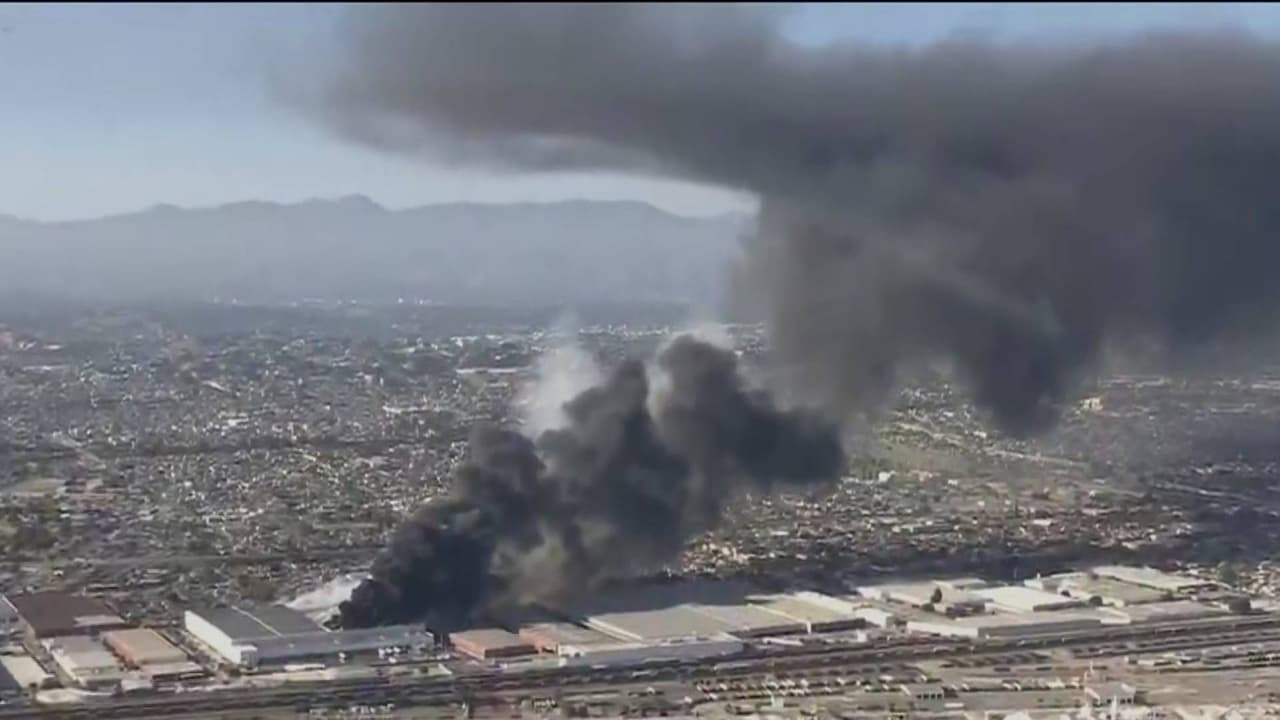 En siete días podrían apagar incendio en el frigorífico de Boyle Heights, dicen autoridades