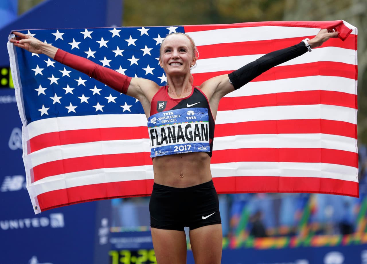 El keniano Geoffrey Kamworor y la estadounidense Shalane Flanagan fueron los vencedores del maratón de Nueva York 2017. Ella es la primera mujer de su país en imponerse en 40 años.